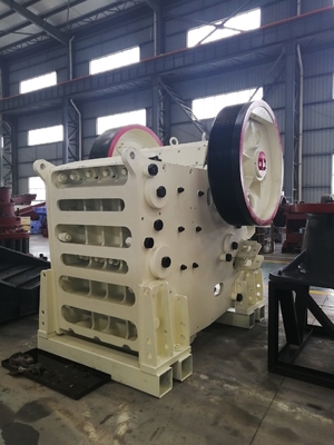রিভারস্টোন বেসাল্ট চোয়াল পেষণকারী 250Kw চুনাপাথর পেষণকারী সরঞ্জাম