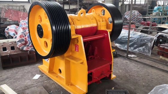 হলুদ এবং সাদা শানবাও পেষণকারী PE সিরিজ এবং 10 X 36 চোয়াল পেষণকারী স্টোন গ্রে মাইনিং রক ক্রাশার নির্মাণ