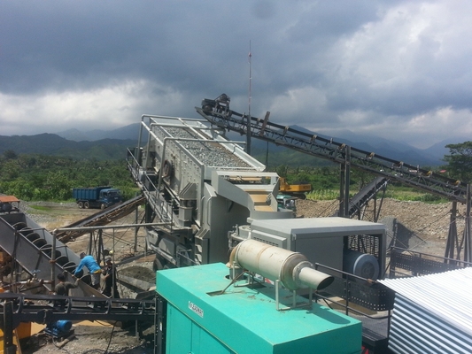 290Kw ট্র্যাক করা মোবাইল ক্রাশার মেশিন 250 TPH ট্রেলার রক পোর্টেবল ট্রাক মাউন্ট করা