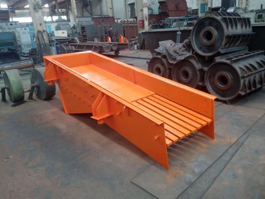 800mm ভারসাম্যহীন মোটর ভাইব্রেটিং ফিডার মেশিন 7.5Kw*2 কোয়ারি ক্রাশিং লাইনের জন্য